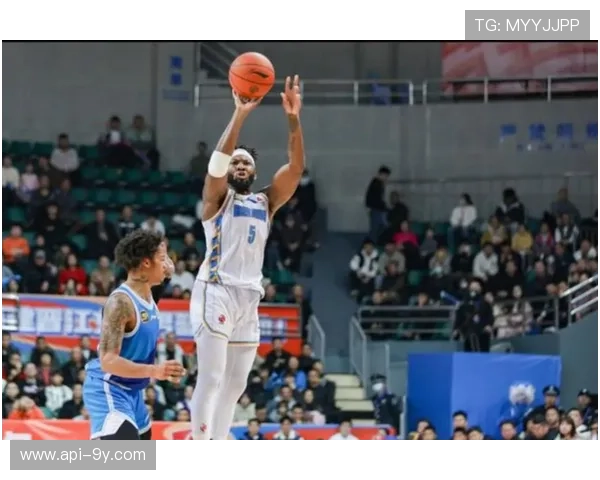 北京队外援斯佩尔曼对阵广东砍22+10，表现高效