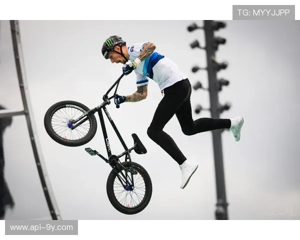 传统UCI竞技选手与Nitro Circus极限特派团车手间的风格碰撞与融合趋势